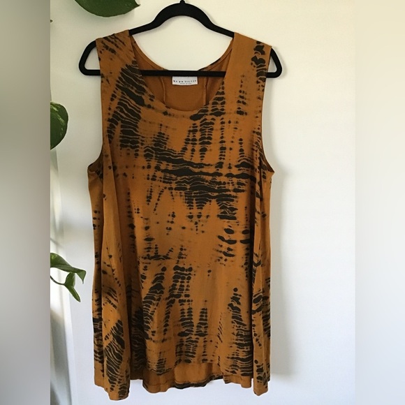 Bryn Walker Tops - Bryn Walker Graphic Orange and Black Sleeveless Tank Top